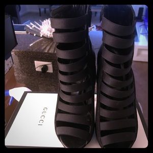 GUCCI Leather Peep-Toe Sandals